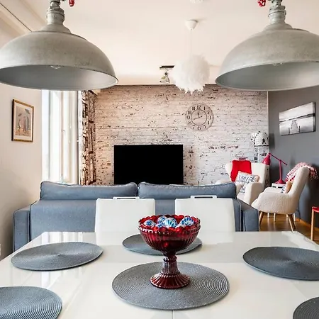 شقة Stylish & Sunny Gem - 5*location - Balcony - Views